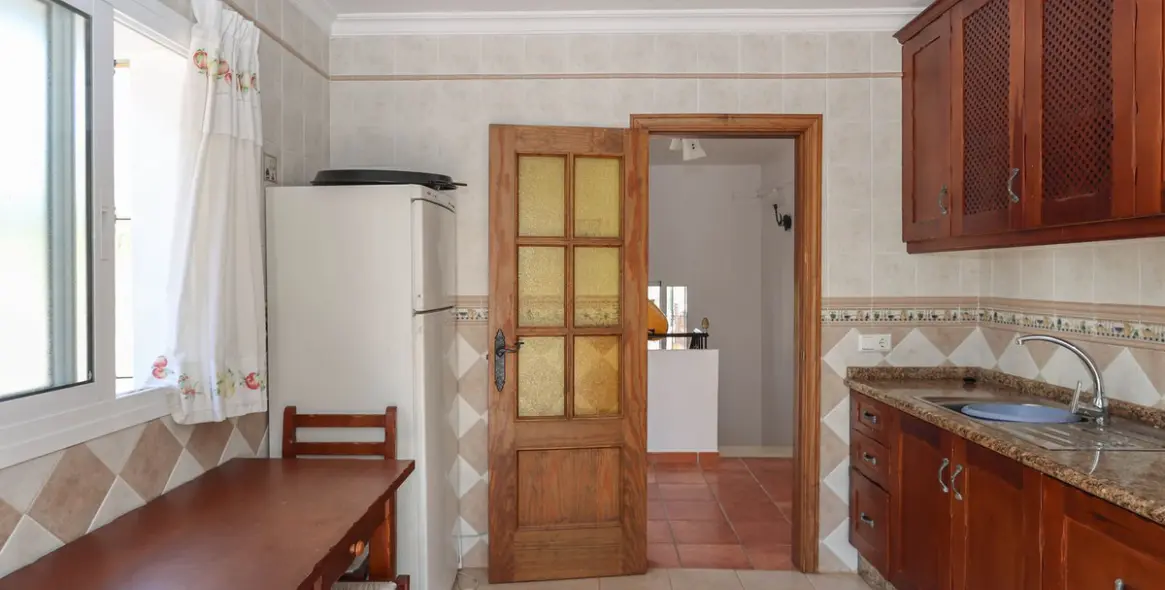 Sale of detached villa in Guaro 12