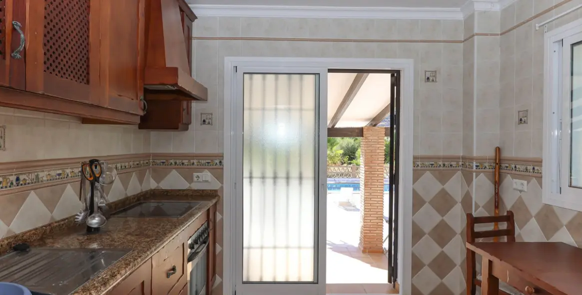 Sale of detached villa in Guaro 13