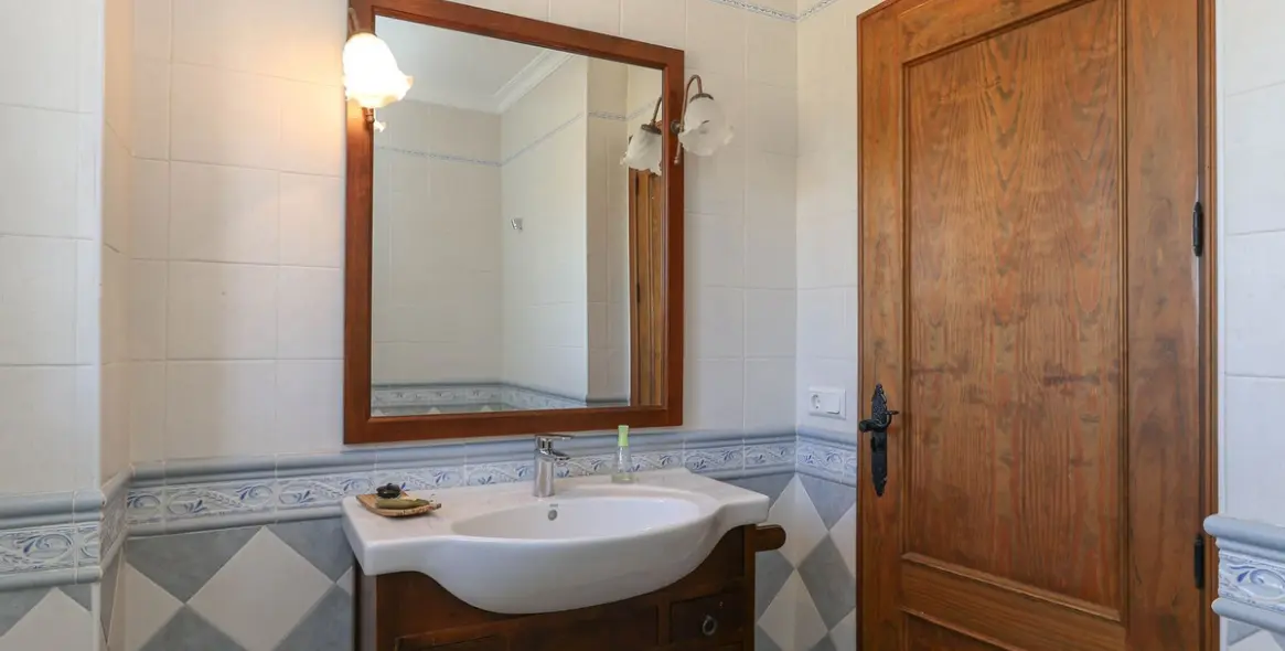 Sale of detached villa in Guaro 23