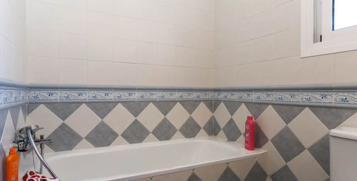 Sale of detached villa in Guaro 24