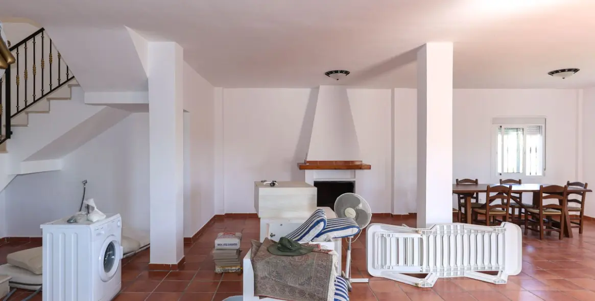 Sale of detached villa in Guaro 25