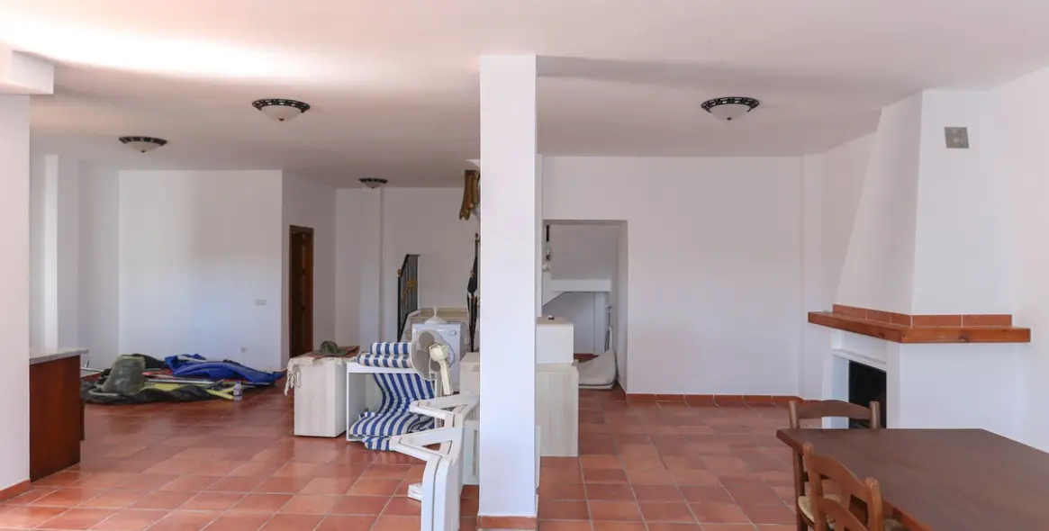 Sale of detached villa in Guaro 26