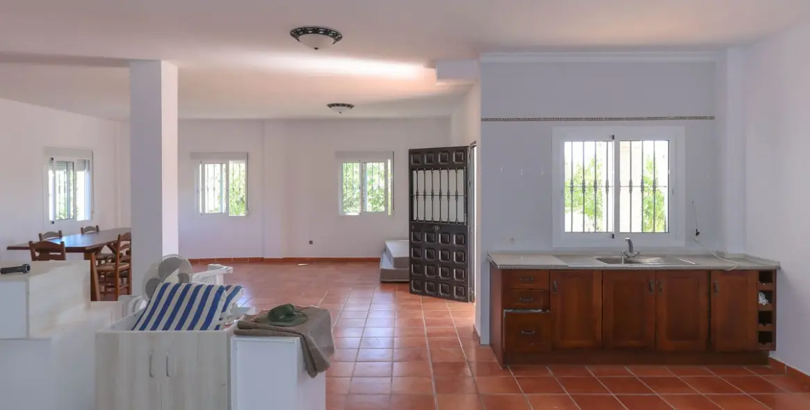 Sale of detached villa in Guaro 28
