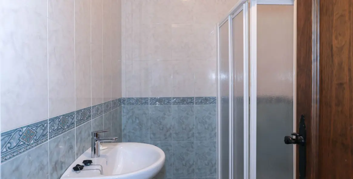 Sale of detached villa in Guaro 30