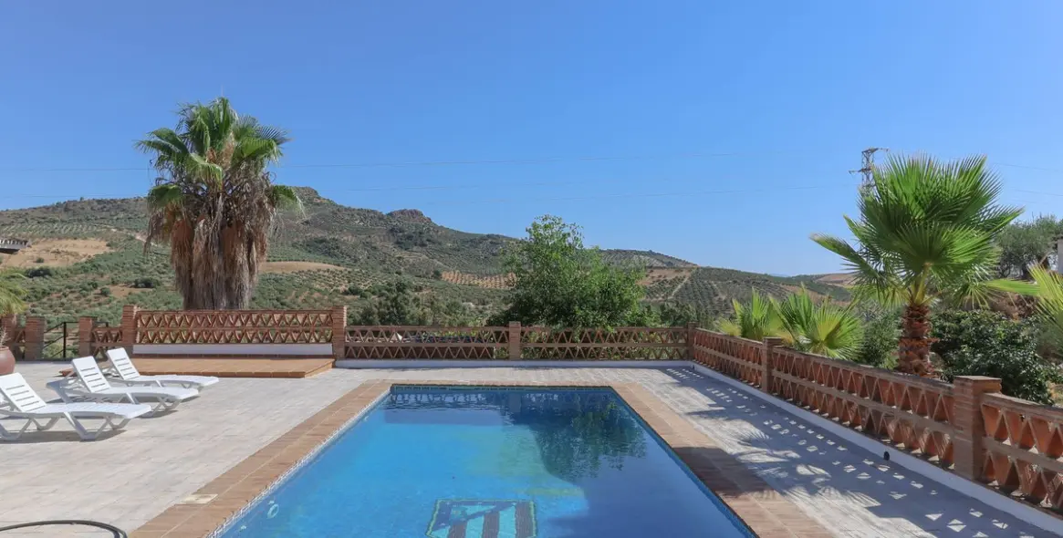 Sale of detached villa in Guaro 41