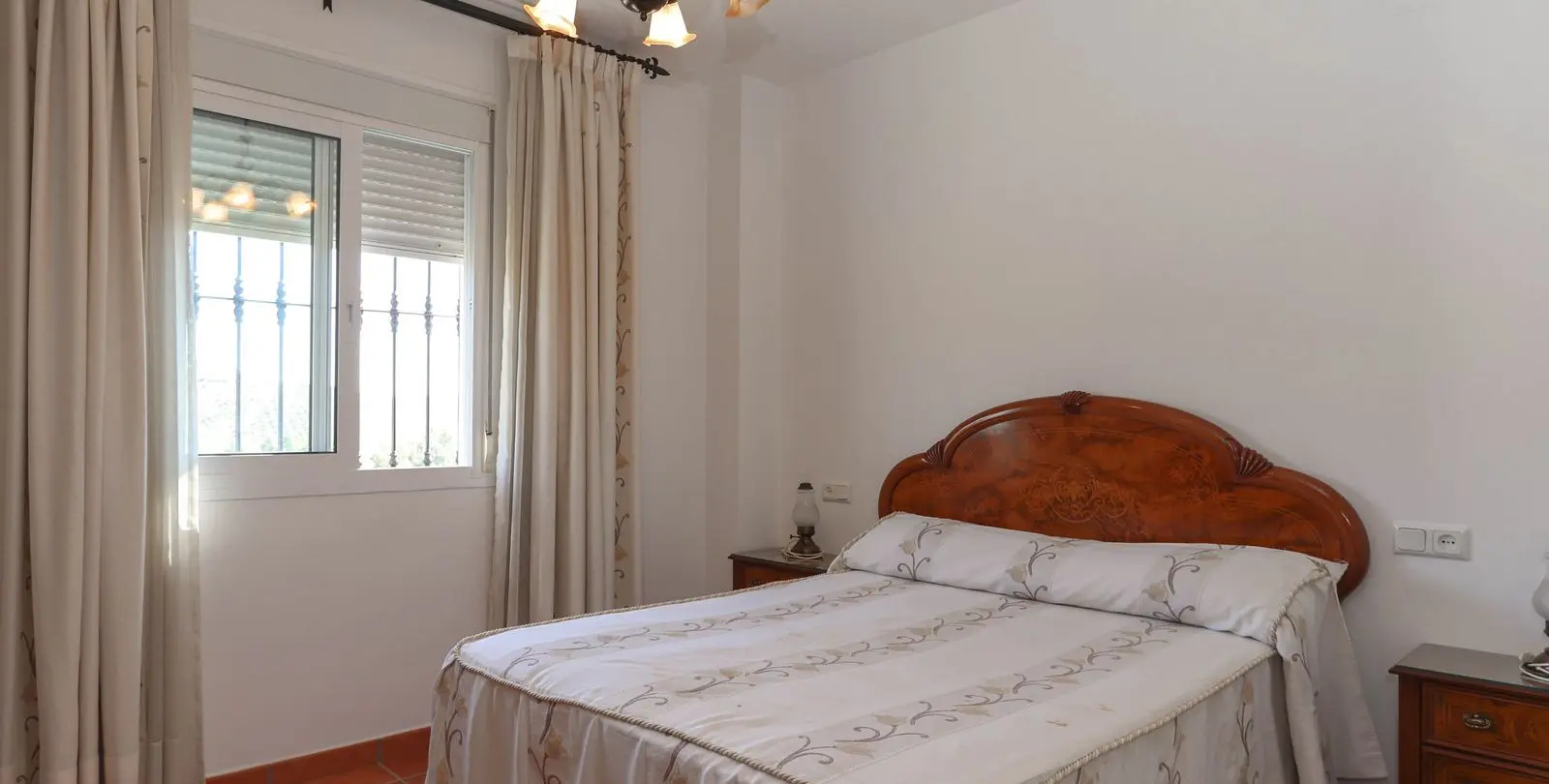 Venta de villa independiente en Guaro 14