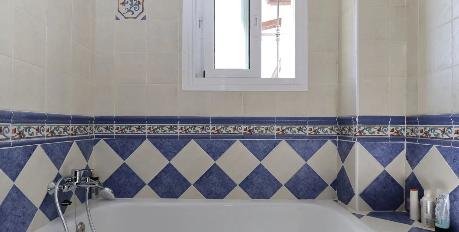 Venta de villa independiente en Guaro 18