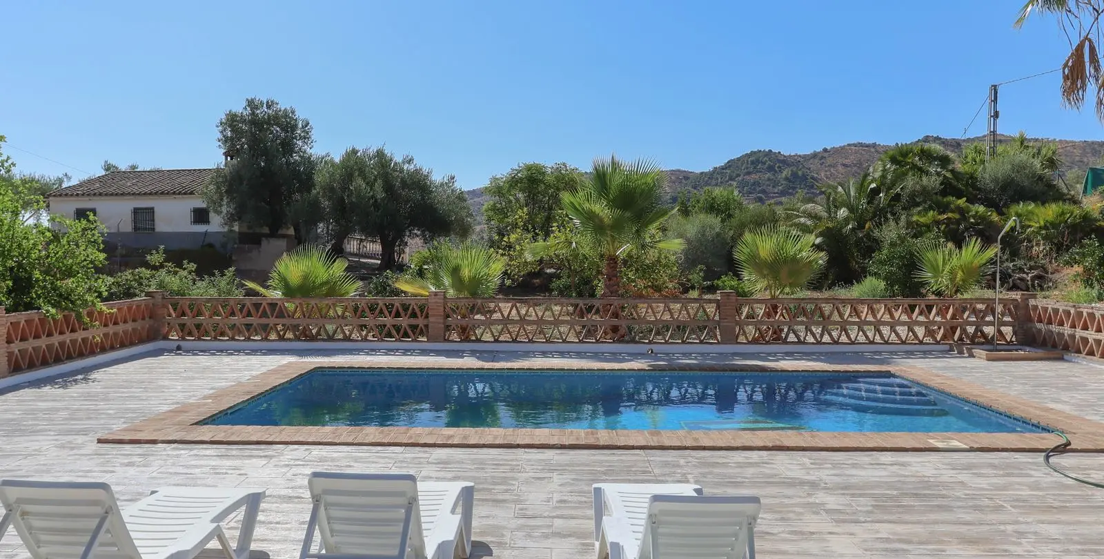 Venta de villa independiente en Guaro 40