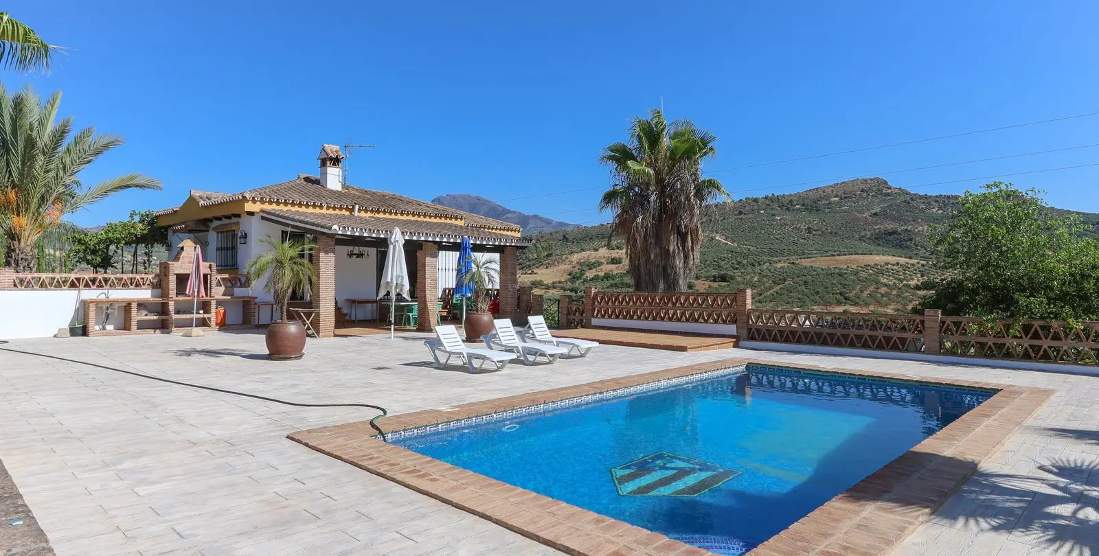 Venta de villa independiente en Guaro 42