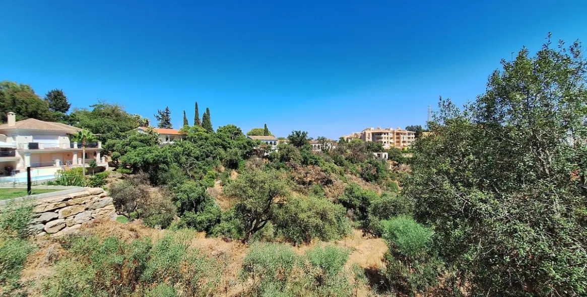 Продажа  жилого участка в Elviria 1