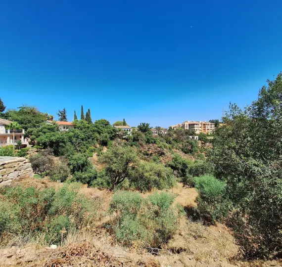 Продажа  жилого участка в Elviria