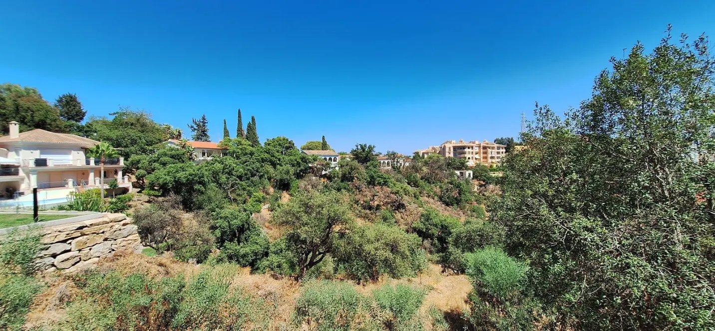 Venta de parcela residencial en Elviria 0