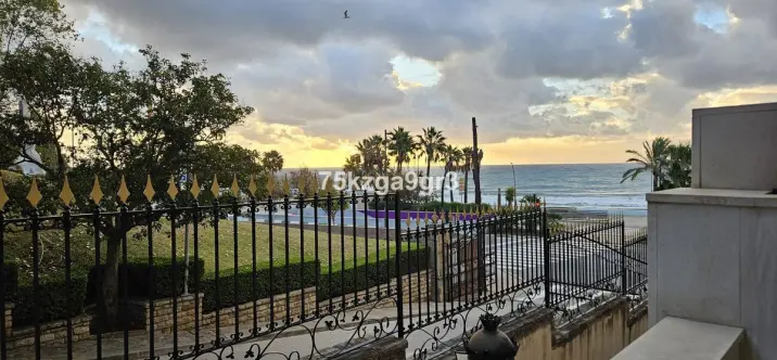 Sale of middle floor apartment in Estepona 0