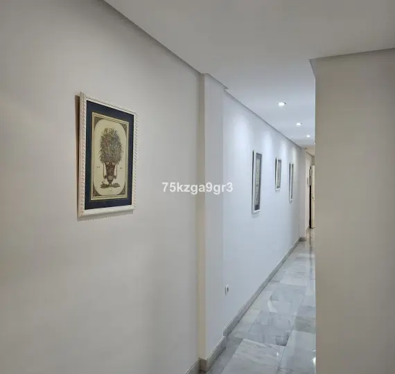 Sale of middle floor apartment in Estepona