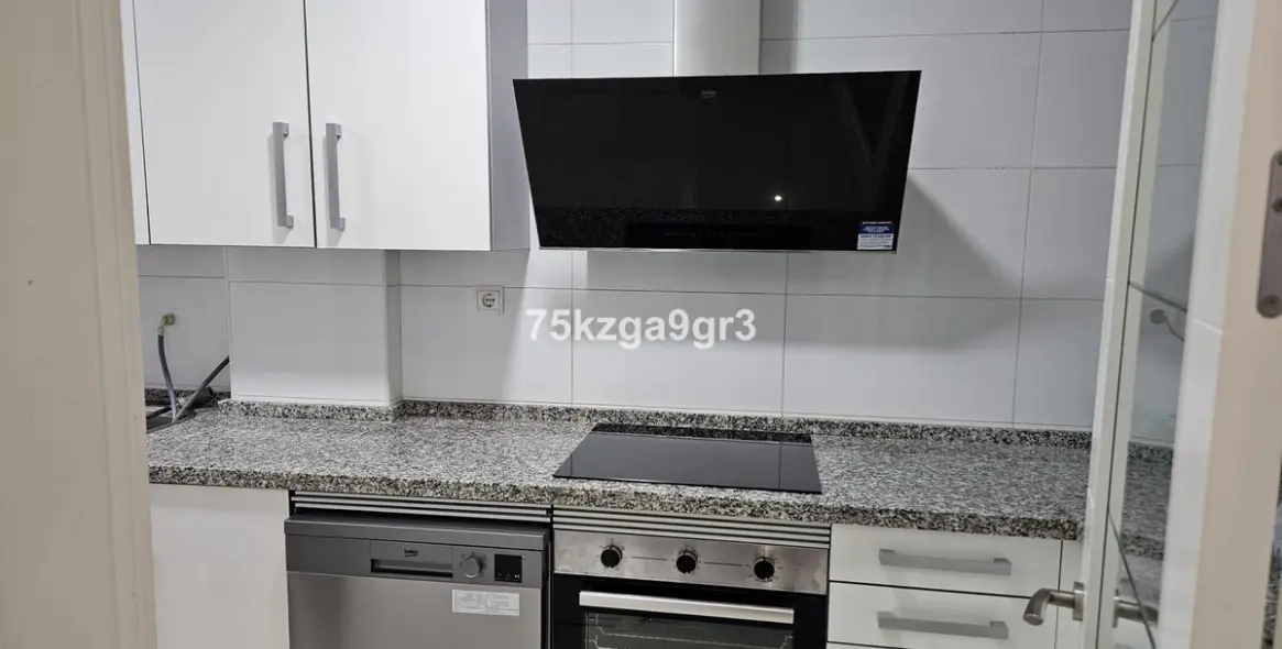 Sale of middle floor apartment in Estepona 3