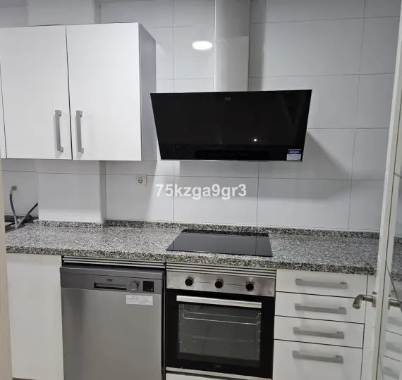 Sale of middle floor apartment in Estepona