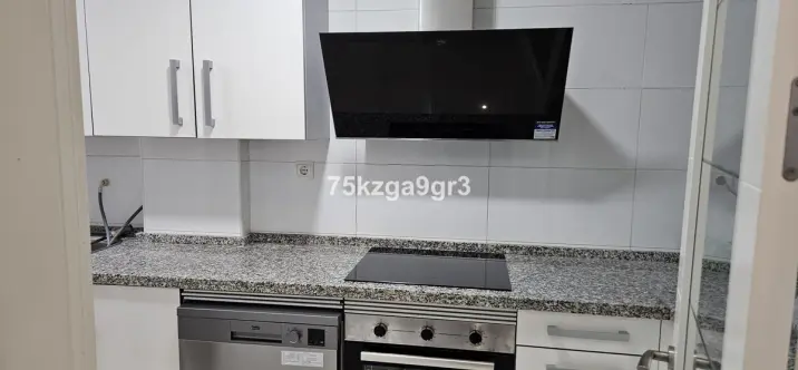 Sale of middle floor apartment in Estepona 2