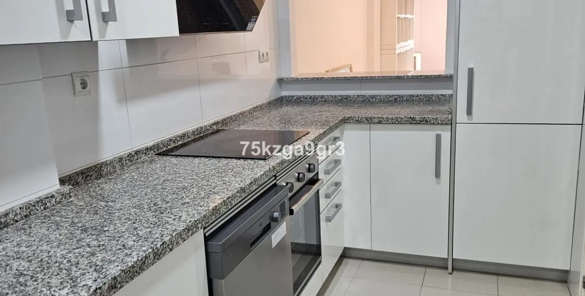 Sale of middle floor apartment in Estepona 4