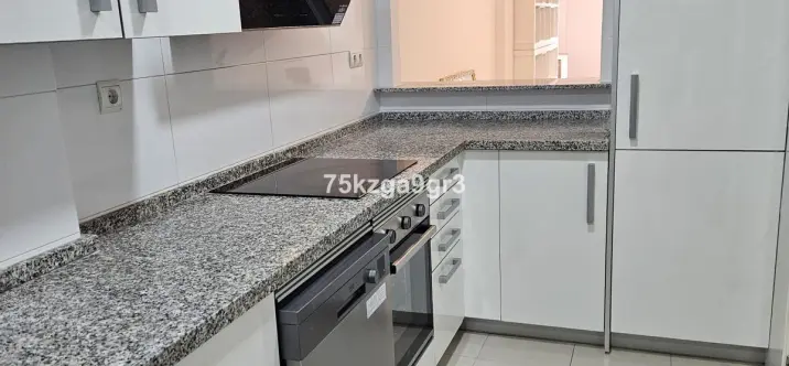 Sale of middle floor apartment in Estepona 3