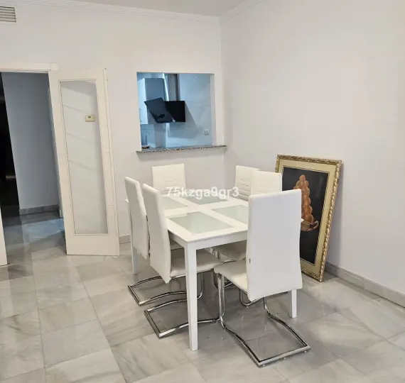 Sale of middle floor apartment in Estepona