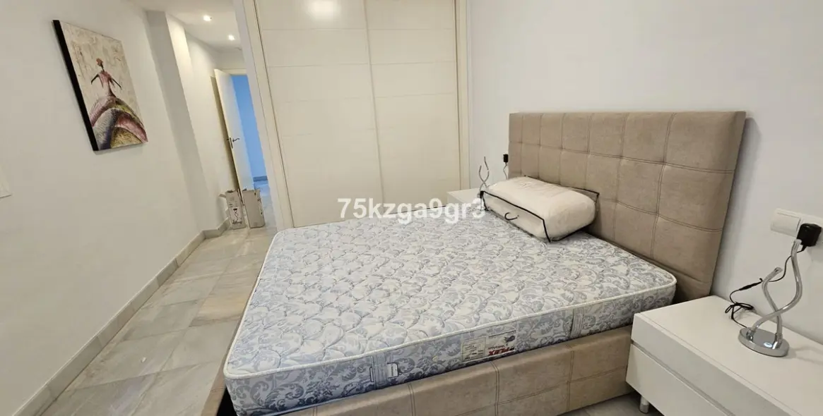 Sale of middle floor apartment in Estepona 8