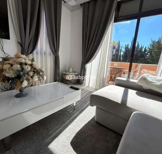 Sale of penthouse duplex in El Paraiso