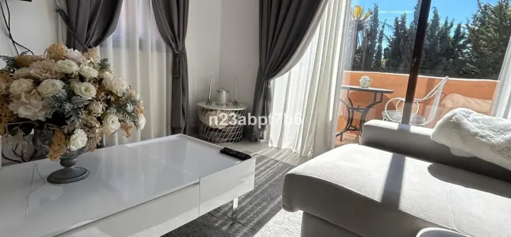 Sale of penthouse duplex in El Paraiso 2