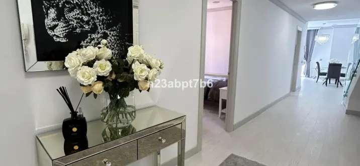 Sale of penthouse duplex in El Paraiso 3