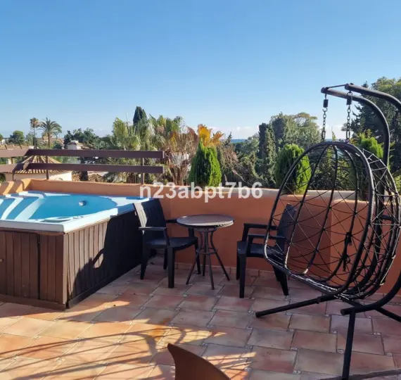 Sale of penthouse duplex in El Paraiso