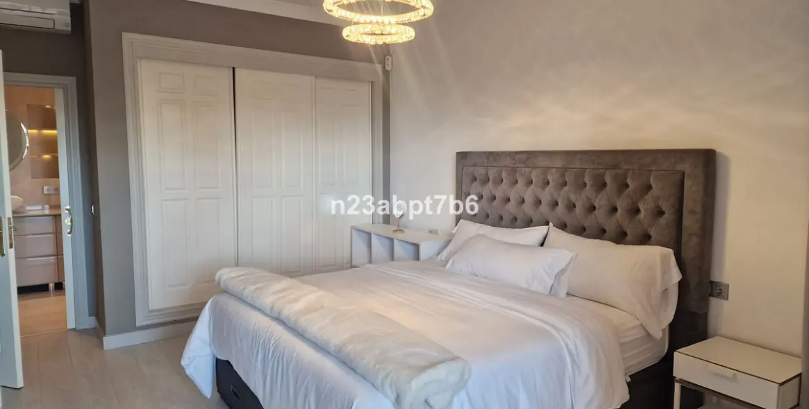 Sale of penthouse duplex in El Paraiso 9