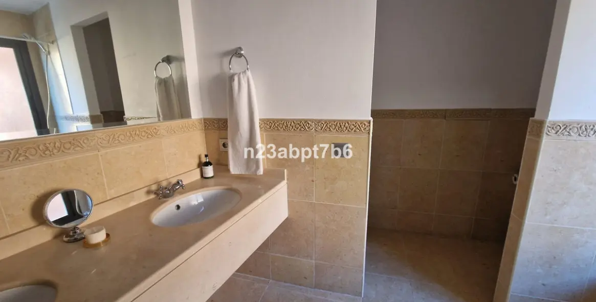 Sale of penthouse duplex in El Paraiso 12