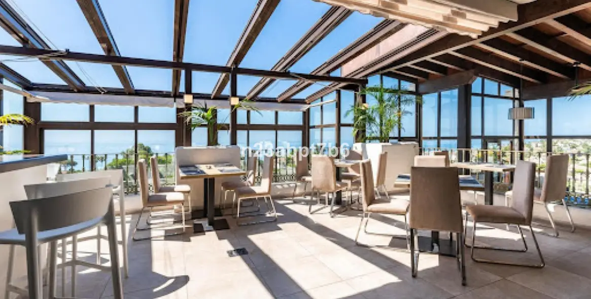 Sale of penthouse duplex in El Paraiso 15