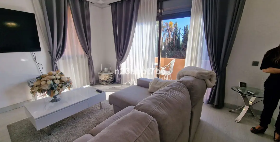 Sale of penthouse duplex in El Paraiso 2