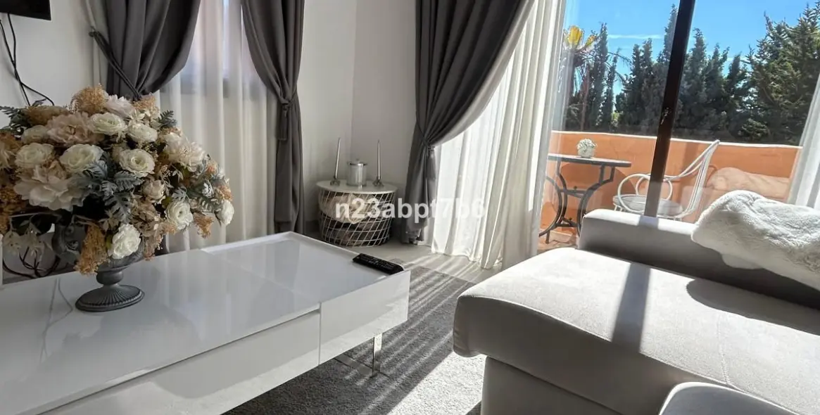 Sale of penthouse duplex in El Paraiso 3