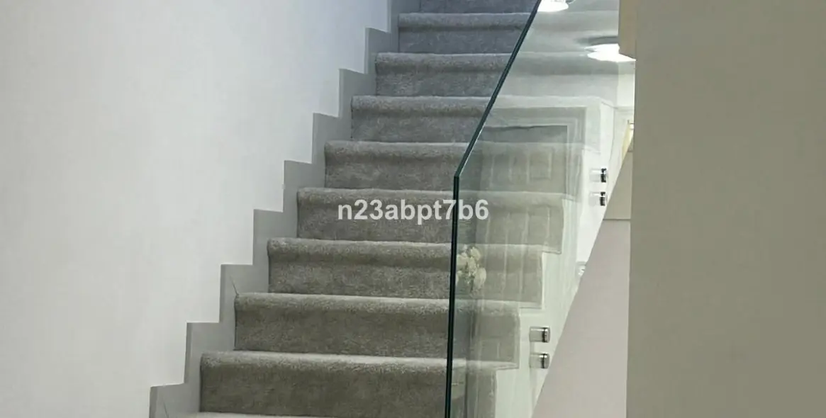 Sale of penthouse duplex in El Paraiso 8