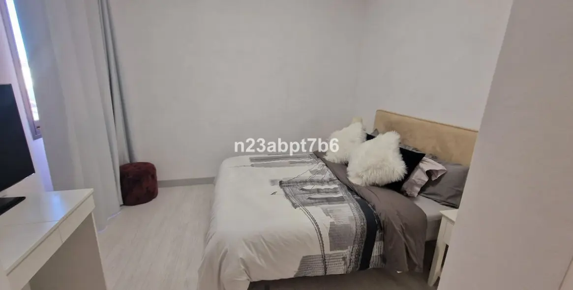 Sale of penthouse duplex in El Paraiso 11