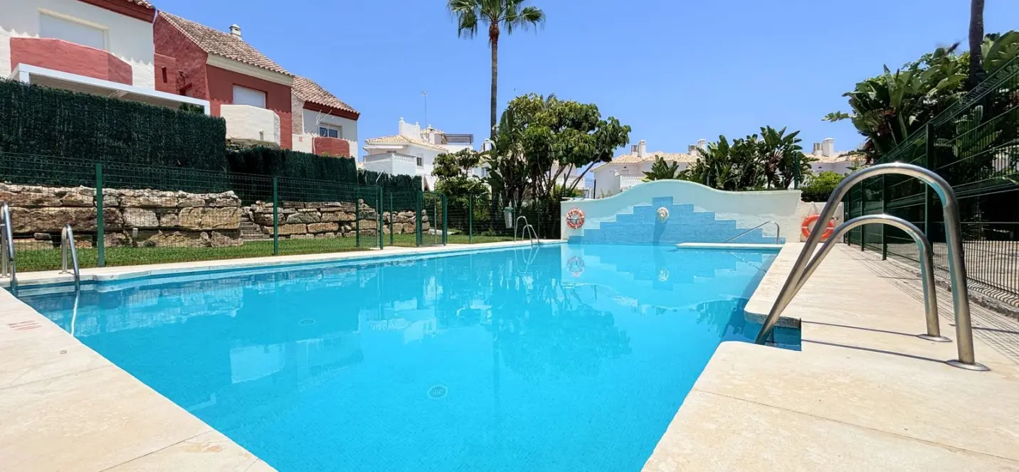 Venta de adosado en Estepona 0