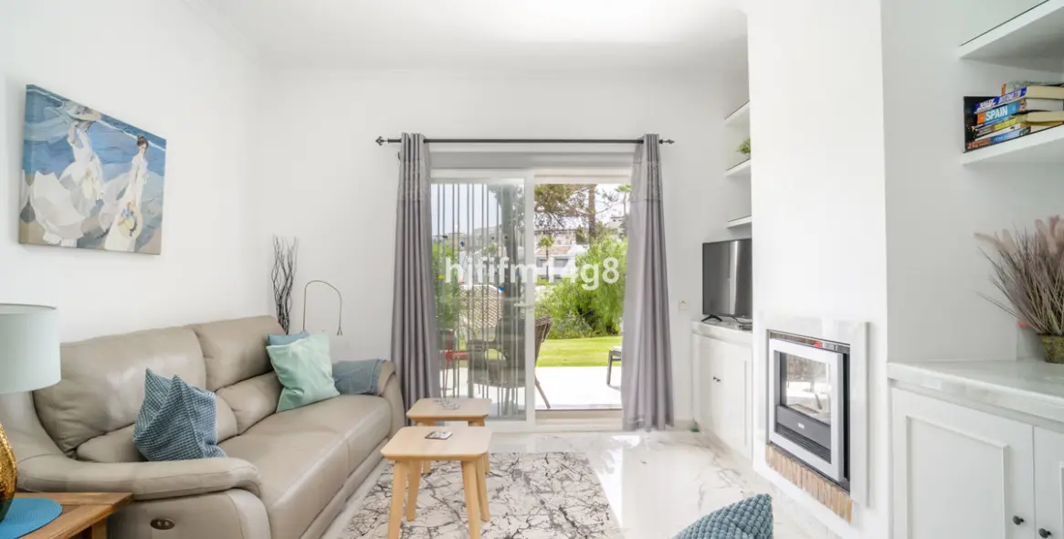 Sale of ground floor apartment in Nueva Andalucía 4