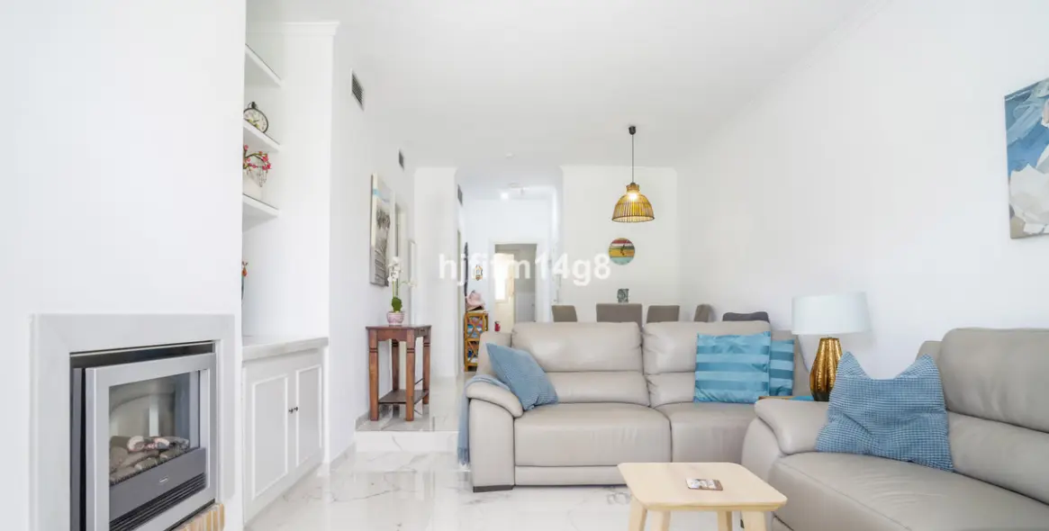 Sale of ground floor apartment in Nueva Andalucía 5