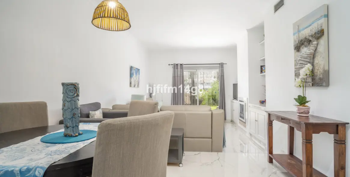 Sale of ground floor apartment in Nueva Andalucía 6