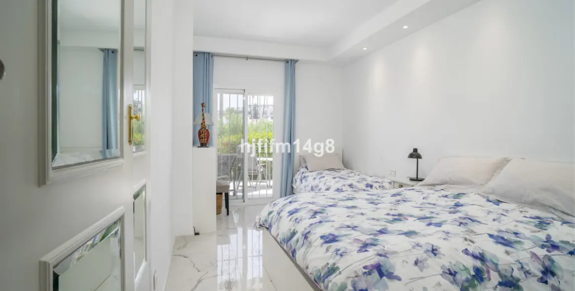 Sale of ground floor apartment in Nueva Andalucía 10