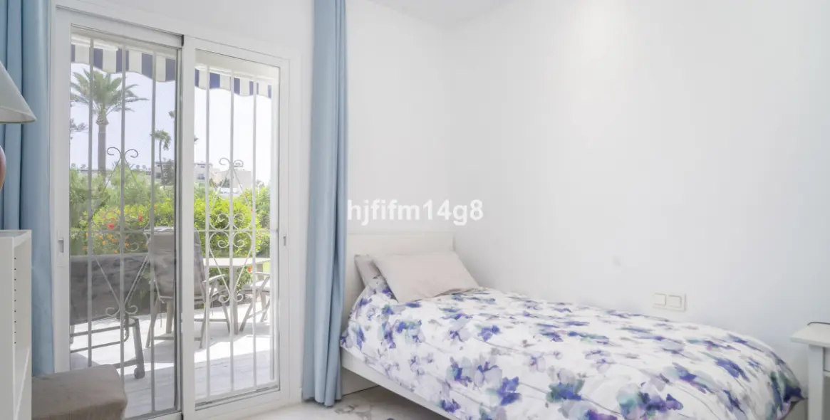 Sale of ground floor apartment in Nueva Andalucía 12
