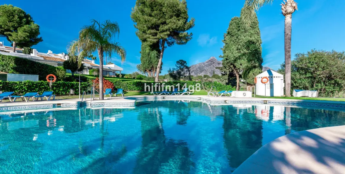 Sale of ground floor apartment in Nueva Andalucía 18