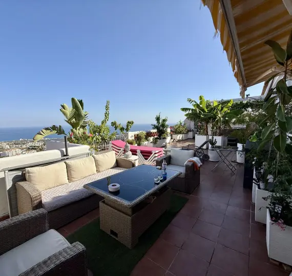 Sale of penthouse in Calahonda