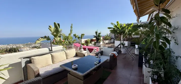 Sale of penthouse in Calahonda 0