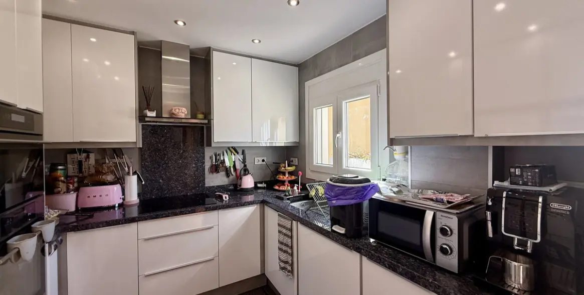 Sale of penthouse in Calahonda 2