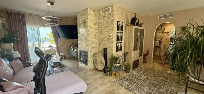 Sale of penthouse in Calahonda 3