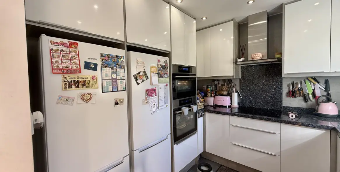 Sale of penthouse in Calahonda 5