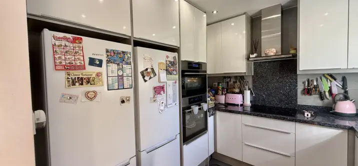 Sale of penthouse in Calahonda 4