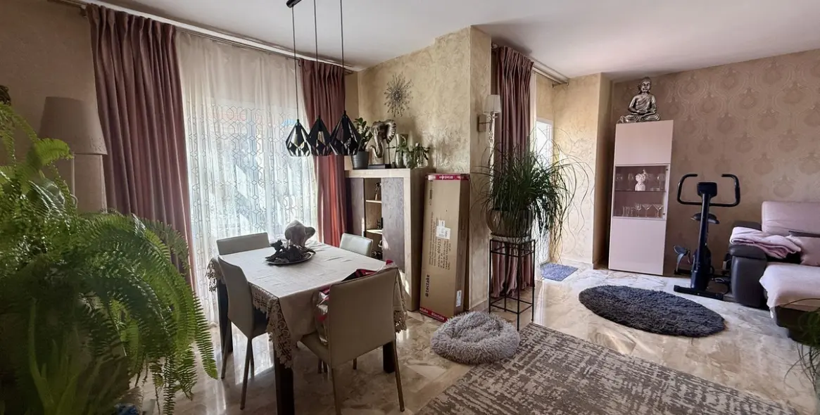 Sale of penthouse in Calahonda 6